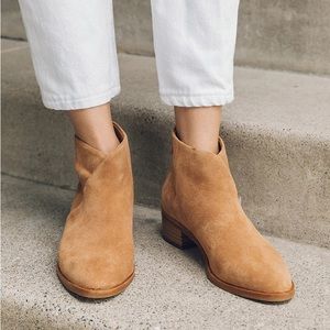 NIB Soludos Discontinued Venetian Bootie Tan Suede size 8